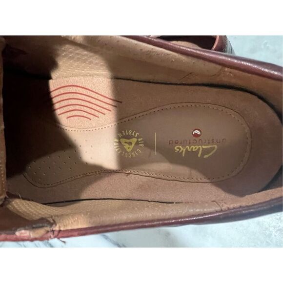 CLARKS 15103 MEN'S TAN LEATHER CAP TOE LACE UP OXFORDS SIZE 9M - Picture 9 of 11